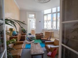 Dona Emília Guest House & Studio Apartment Building, отель в Виана-ду-Каштелу