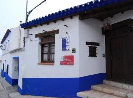 Hotel Rural La Casa de los Tres Cielos، فندق في كامبو دي كرايبتانا