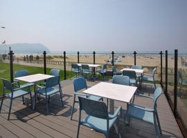 Seashore Inn on the Beach Seaside، فندق في سيسايد