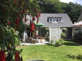 Sunny Glen Cottage, αγροικία σε Waikanae