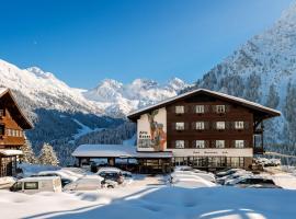 Hotel Alte Krone, hotel v mestu Mittelberg