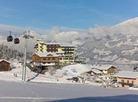 Hotel Waldfriede - Der Logenplatz im Zillertal, hotelli kohteessa Fügen