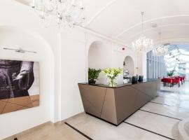 Adele Boutique Hotel: Pécs şehrinde bir otel