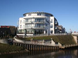 Nordseehotel Benser Hof am Hafen, готель у місті Бензерзіль