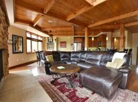 Blue Mountain-Luxurious BlueSki George Chalet, Hot Tub, Pool, Gas Fireplace