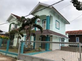 GIISCA FAMILY VILLA, hotel em Pacet