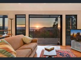 Narrow Neck Views - Peaceful 4 Bedroom Home with Stunning Views!, ξενοδοχείο σε Katoomba