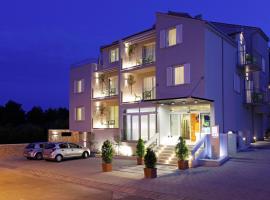 Boutique Hotel Bol: Bol şehrinde bir otel