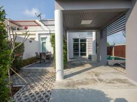 Paknampran 2 Bedrooms Pool Villa, hotel di Pran Buri