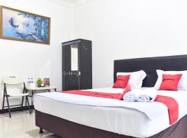 RedDoorz near Sultan Hasanuddin Airport 2, hotel din Makassar