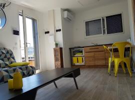 Angers Green Lodge - Yellow Sun Appartement, hotel i Angers