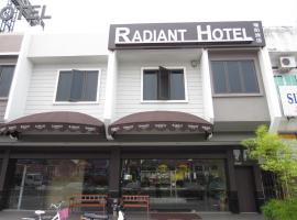 Radiant Hotel, hotel u gradu Sitiavan