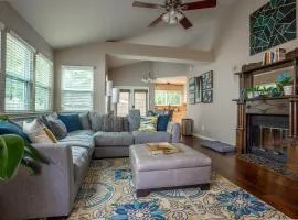 Comfortable, Family and Business Friendly 2BD/2BA House in North Austin