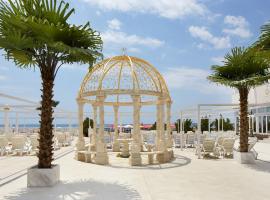 Hotel Amore Beach - All Inclusive: Elenite'de bir otel