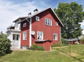 Nice Home In Åmål With House A Mountain View, hotel en Åmål