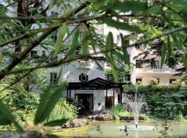 Le Grand Hôtel - Domaine De Divonne, hotel con alberca en Divonne-les-Bains