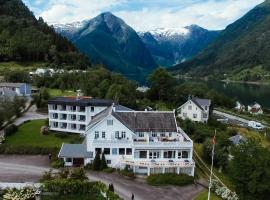 Kringsjå Hotel, hotel v mestu Balestrand