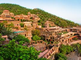 Neemrana Fort-Palace, 5 žvaigždučių viešbutis mieste Nymrana