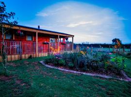 Cherry Tree Glamping, cabin sa Stroud