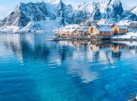 Sakrisøy Rorbuer: Reine şehrinde bir otoparklı otel