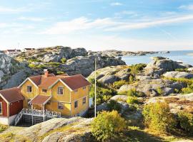 12 person holiday home in Sk rhamn, hotel v destinácii Skärhamn