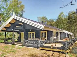 3 Bedroom Cozy Home In Aakirkeby