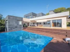 Limonium Deluxe Villa with Private Pool, TarracoHomes