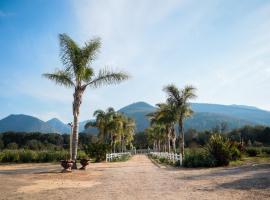 Mountain Breeze Log Cabins, hotel v destinaci Stormsrivier