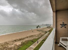 Breezy Beachfront Condo in Heart of Corpus Christi, viešbutis mieste Korpus Kristi