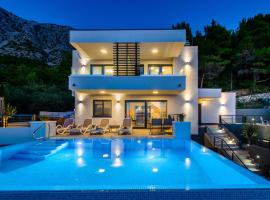 Villa Leona a luxury villa near Makarska, heated pool, hotelli kohteessa Živogošće