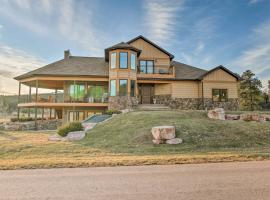 Bella Greens Spacious Sturgis Home with Large Deck, hotel in Sturgis