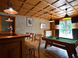 Spacious chalet in Ovifat Waimes with sauna, hotelli kohteessa Ovifat