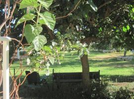 The House By The Mulberry Tree, ξενοδοχείο σε Neve Ilan