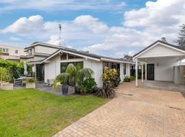 Sandy Toes Holiday Home Orewa, hotel a Orewa