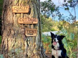 Eagles' Call Cottages and Tent, hotell Wildernessis