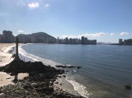 APARTAMENTO FRENTE A PRAIA SAO VICENTE, hotel São Vicentében