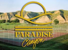 Paradise Canyon Golf Resort, Luxury Condo U409, hotel v destinaci Lethbridge