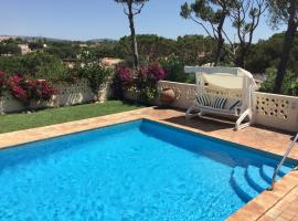 Elegant Villa in Vilamoura with Private Pool, hotel in Vilamoura