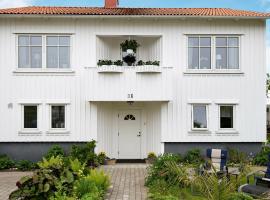 One-Bedroom Holiday home in Lysekil 11, hotel en Lysekil