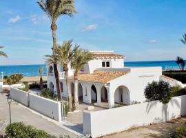 Urbanización El Oasis, 20 Villas en 1ª Línea Playa, ξενοδοχείο σε Denia