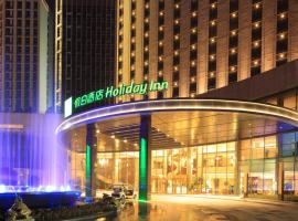 Holiday Inn Nantong Oasis International, an IHG Hotel, хотел в Нантонг