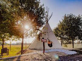 Residence Safari Resort - Teepee Village, хотел в Borovany