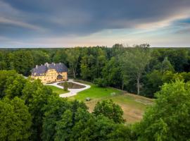 Zamek Bożejów – hotel w mieście Radomierowice