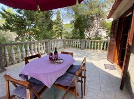 Rustic Holiday Home - Artatore, hotel di Mali Lošinj