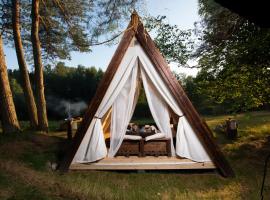 Sandfallet Glamping, hotel en Laholm