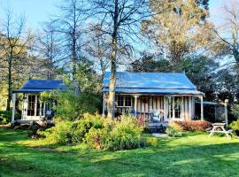 Bumblebee Cottage: Greytown şehrinde bir otel