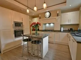 Luxary 4 Bed, 4 bathroom house in central Burnley