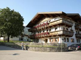 Ferienhof Lackner, hotel v mestu Ried im Zillertal