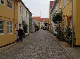 Dejligt lille byhus, hotel din Fåborg