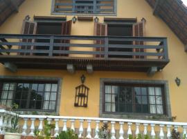 Casa com Piscina e Churrasqueira Perto da CBF, Feirarte, Parque Nacional, hotel u gradu 'Teresópolis'